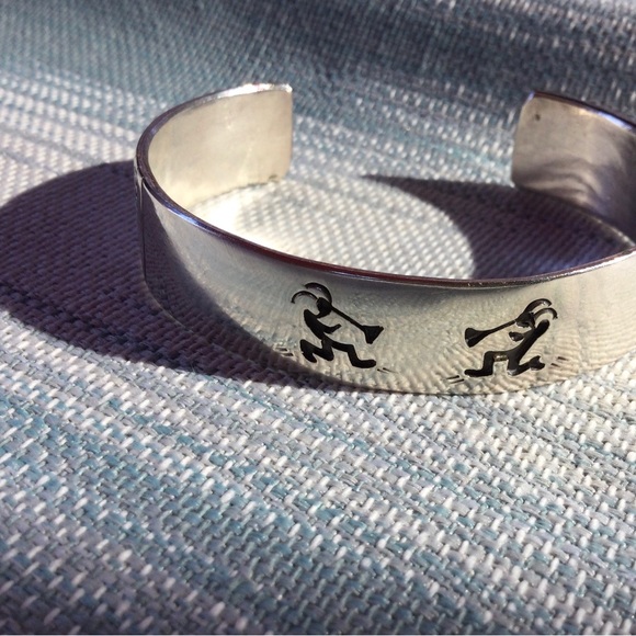Vintage Native American Sterling Silver Cuff - Dual Dancing Kokopelli’s - Picture 6 of 12